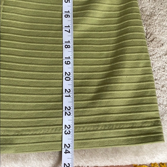 Lightweight M Collection Green Jacket - Picture 4 of 8